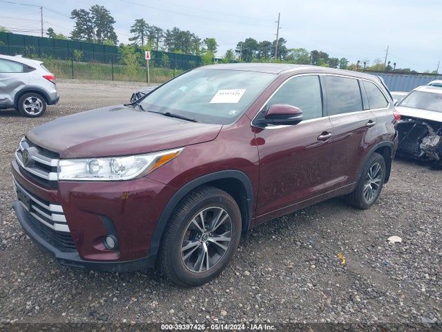 Toyota Highlander Le Plus 2018 5TDBZRFH3JS810740 Image 2