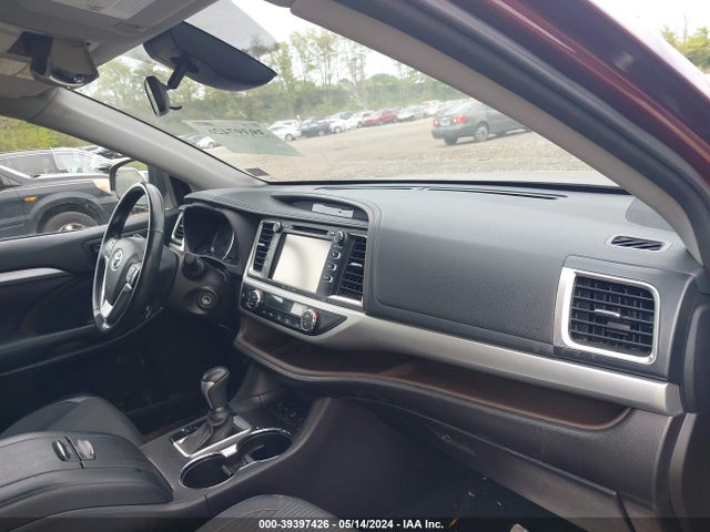 Toyota Highlander Le Plus 2018 5TDBZRFH3JS810740 Image 5