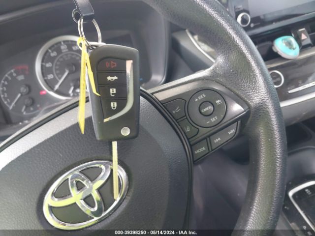 5YFEPMAE2NP300462 Toyota COROLLA LE
