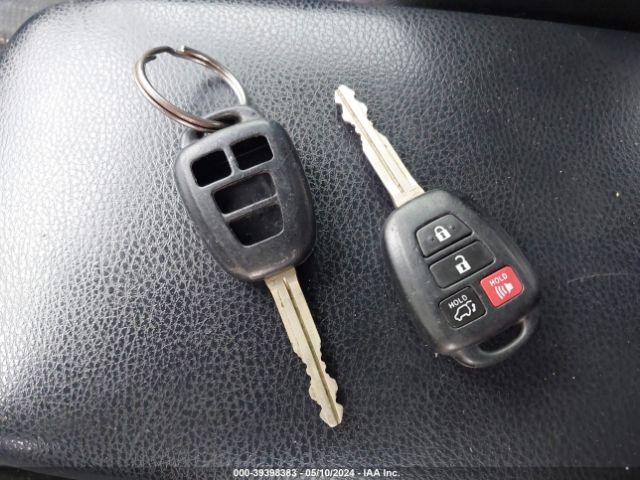 JTMWFREV7FD074843 Toyota Rav4 Xle
