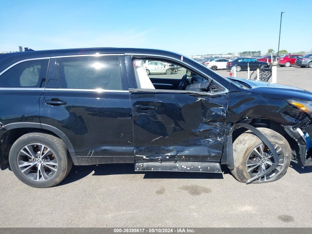 Toyota Highlander Le Plus 2018 5TDBZRFH2JS843079 Image 13