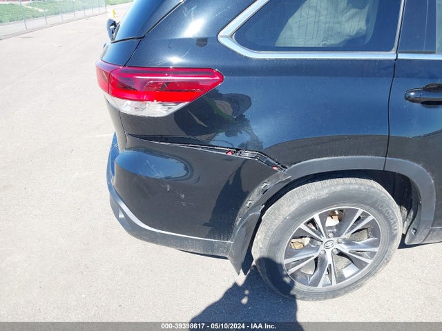 Toyota Highlander Le Plus 2018 5TDBZRFH2JS843079 Image 17