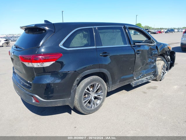 Toyota Highlander Le Plus 2018 5TDBZRFH2JS843079 Image 4