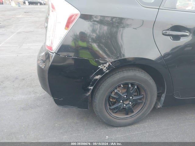 Toyota Prius Three 2015 JTDKN3DU6F0424820 Image 18