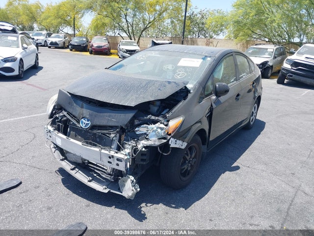 Toyota Prius Three 2015 JTDKN3DU6F0424820 Image 2