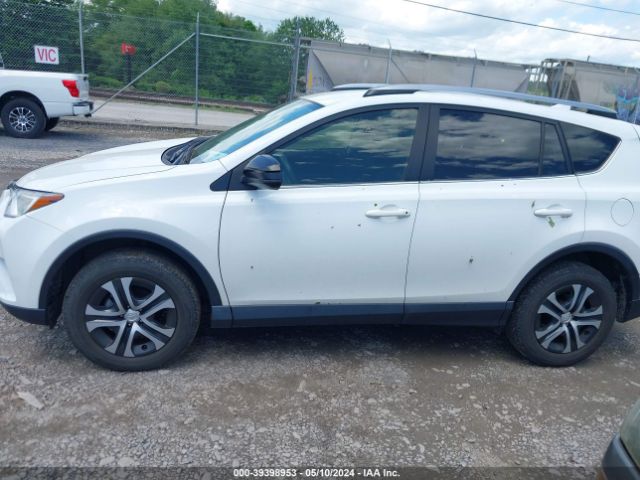 JTMBFREV0JJ239284 Toyota RAV4 LE