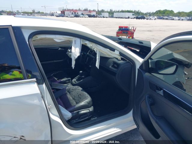 3VWL17AJ5HM413760 Volkswagen Jetta 1.8t Sel/1.8t Sel Premium