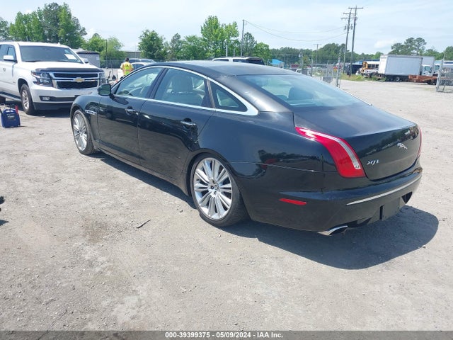 2011 JAGUAR XJ SAJWA2GE7BMV02957 Photo 2