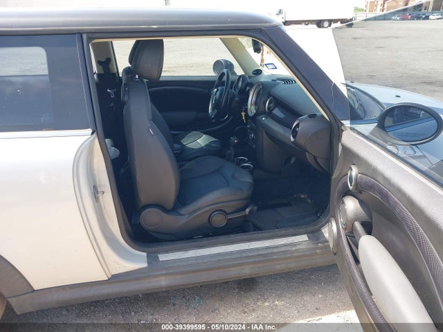 2011 MINI COOPER S WMWSV3C53BTY12815 Photo 4