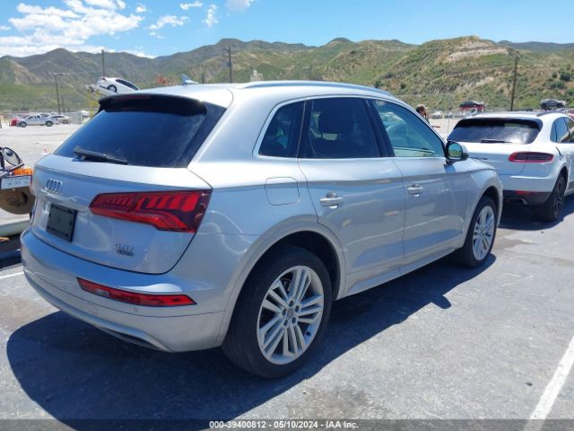 WA1CNAFY9J2124334 Audi Q5 2.0t Premium/2.0t Tech Premium