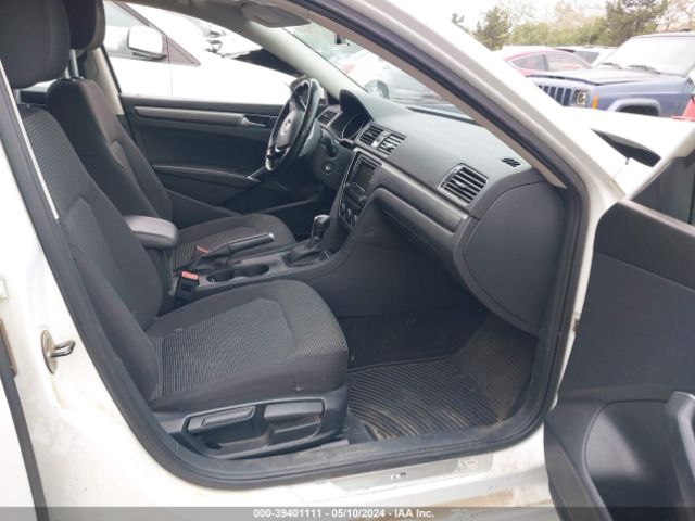 1VWAT7A32GC045444 Volkswagen Passat 1.8t R-line