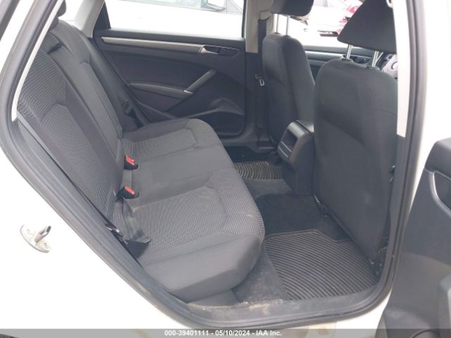 1VWAT7A32GC045444 Volkswagen Passat 1.8t R-line