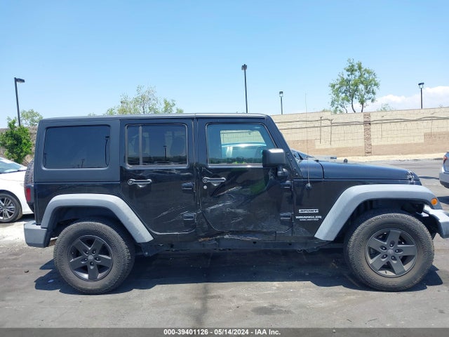 1C4BJWDG8HL583962 Jeep Wrangler Unlimited Sport 4x4