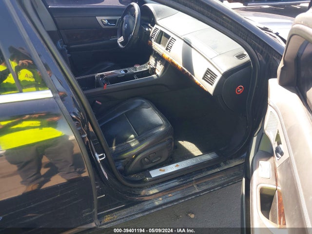 2010 JAGUAR XF SAJWA0GB3ALR51647 Photo 4