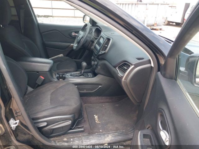 1C4PJLCB6KD248906 Jeep Cherokee Latitude Fwd
