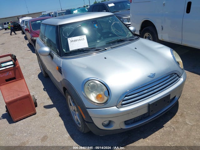 2008 MINI COOPER WMWMF33518TT63200 Photo 0