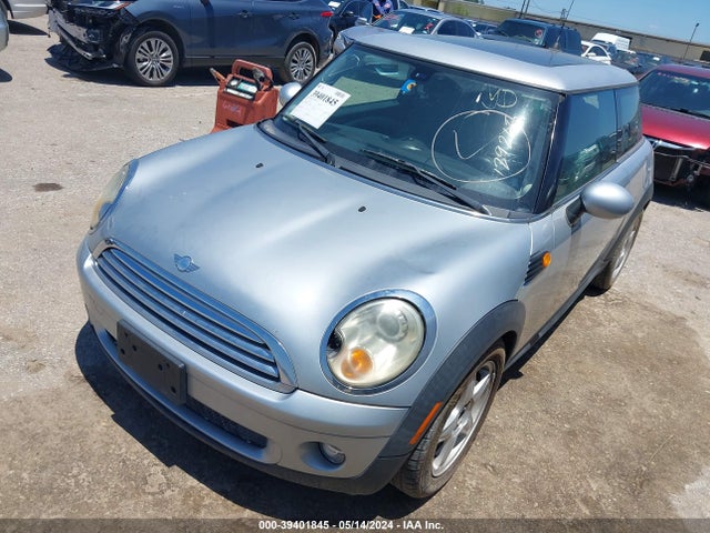 2008 MINI COOPER WMWMF33518TT63200 Photo 1
