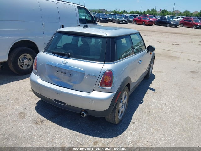 2008 MINI COOPER WMWMF33518TT63200 Photo 3