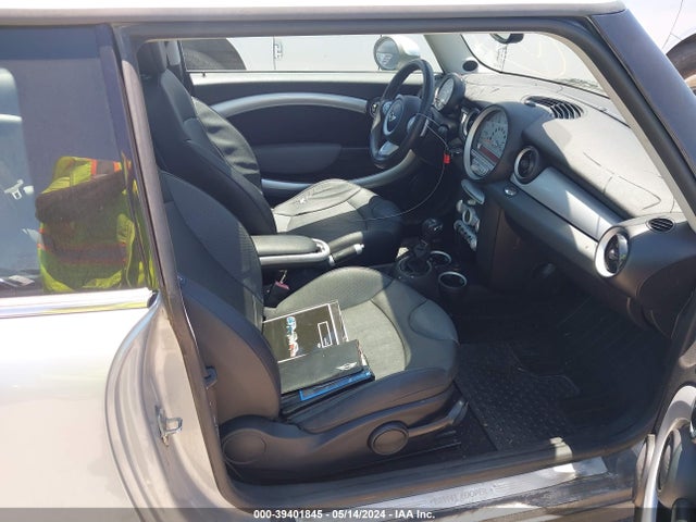 2008 MINI COOPER WMWMF33518TT63200 Photo 4