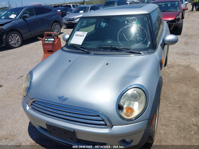 2008 MINI COOPER WMWMF33518TT63200 Photo 5