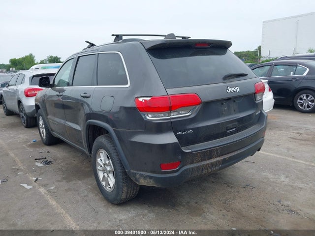 1C4RJFAG0JC377852 Jeep Grand Cherokee Laredo E 4x4