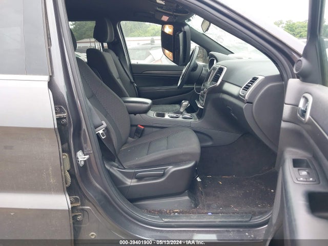 1C4RJFAG0JC377852 Jeep Grand Cherokee Laredo E 4x4