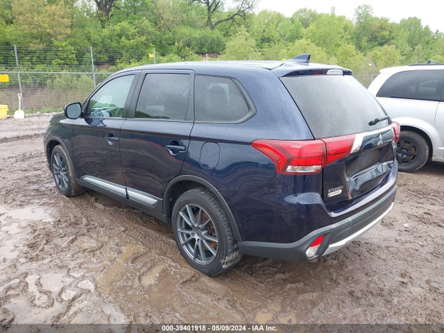 JA4AZ3A38HZ070917 Mitsubishi Outlander Se