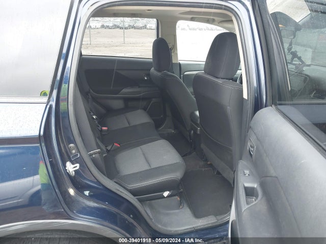JA4AZ3A38HZ070917 Mitsubishi Outlander Se