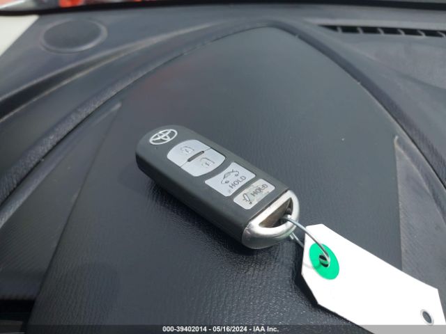 3MYDLBYV0KY506863 Toyota YARIS LE