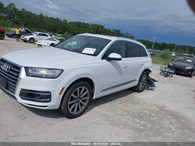 Audi Q7 3.0t Premium 2018 WA1LAAF78JD026077 Image 2
