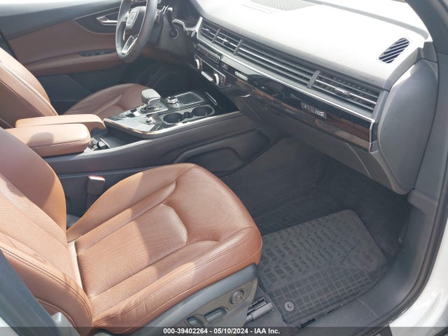 Audi Q7 3.0t Premium 2018 WA1LAAF78JD026077 Image 5