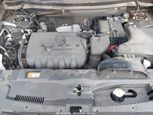 JA4AD3A3XHZ028375 Mitsubishi Outlander Se