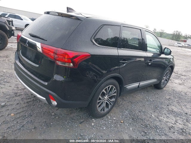 JA4AD3A3XHZ028375 Mitsubishi Outlander Se