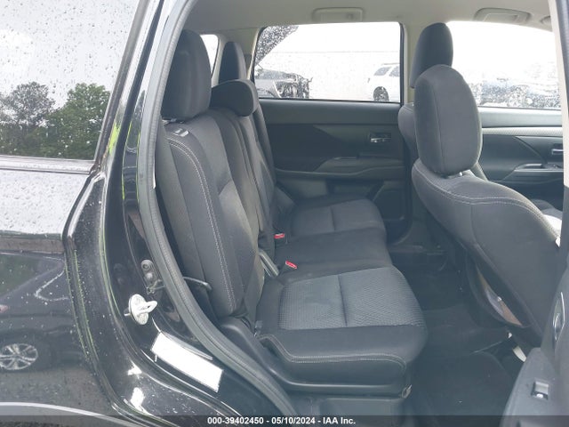JA4AD3A3XHZ028375 Mitsubishi Outlander Se