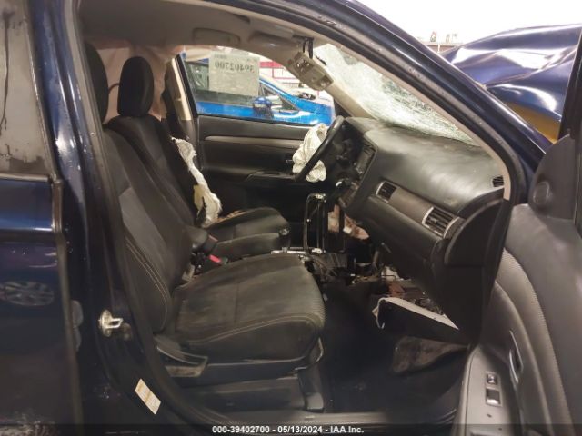 JA4AD3A38GZ051863 Mitsubishi Outlander Se