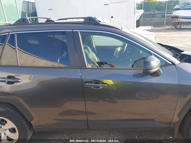 Toyota RAV4 LE 2019 JTMF1RFV9KJ008951 Image 14