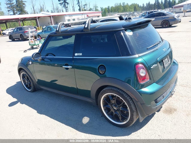2010 MINI COOPER S WMWMF7C52ATZ70168 Photo 2