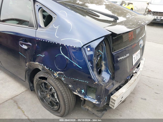 Toyota Prius Three 2015 JTDKN3DU0F1929097 Image 18