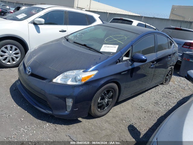Toyota Prius Three 2015 JTDKN3DU0F1929097 Image 2