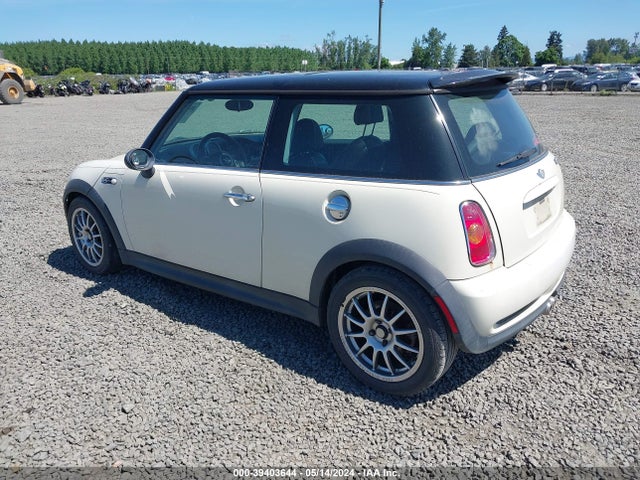 2004 MINI COOPER S WMWRE33464TD85805 Photo 2