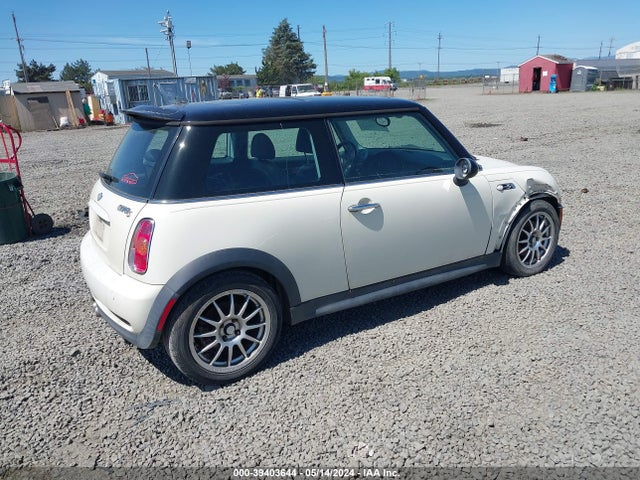 2004 MINI COOPER S WMWRE33464TD85805 Photo 3