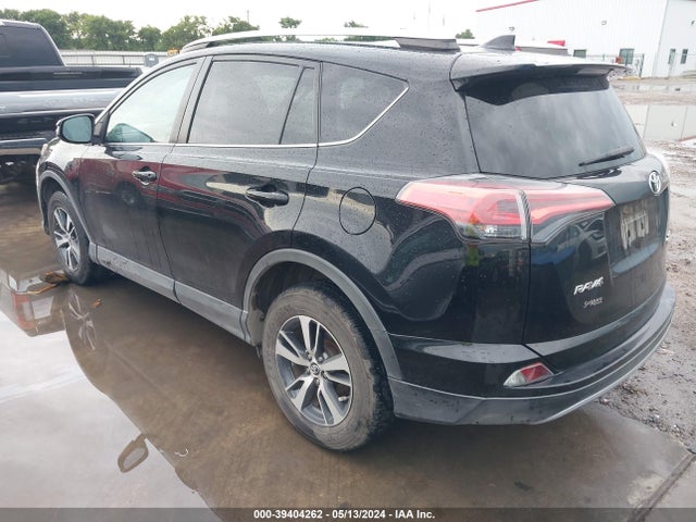 Toyota Rav4 Xle 2018 2T3WFREV1JW475039 Image 3