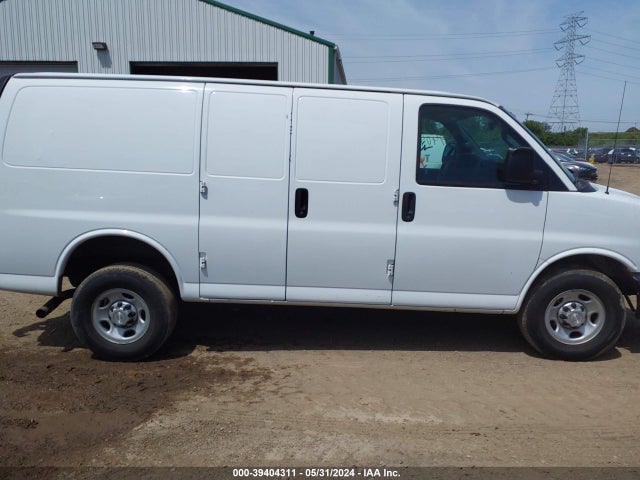 Chevrolet Express 2500 Work Van 2017 1GCWGAFF9H1163047 Image 13