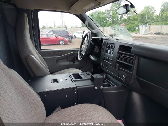 Chevrolet Express 2500 Work Van 2017 1GCWGAFF9H1163047 Image 5