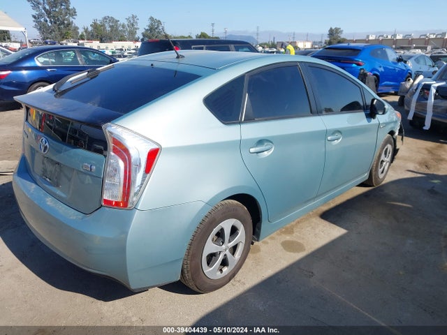 Toyota Prius Two 2015 JTDKN3DU6F1980233 Image 4
