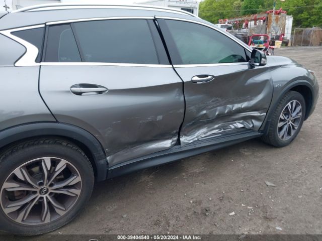 SJKCH5CR4HA015956 Infiniti Qx30 Premium