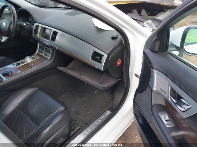 2013 JAGUAR XF SAJWJ0EF9D8S89103 Photo 4