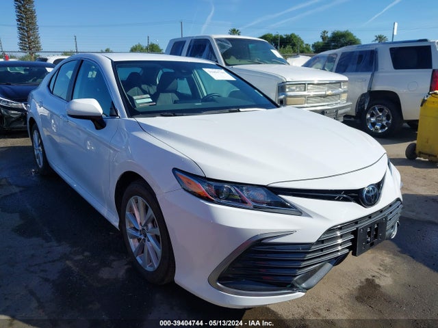 Toyota CAMRY LE 2024 4T1C11AK1RU900021 zdjęcie główne