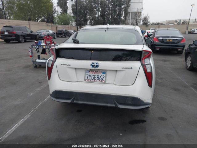 JTDKARFU0H3038052 Toyota Prius Three Touring