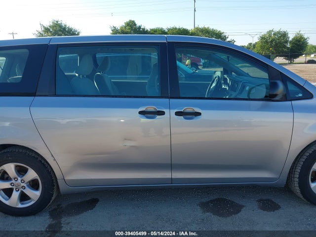 Toyota Sienna L 7 Passenger 2017 5TDZZ3DC9HS821027 Image 13